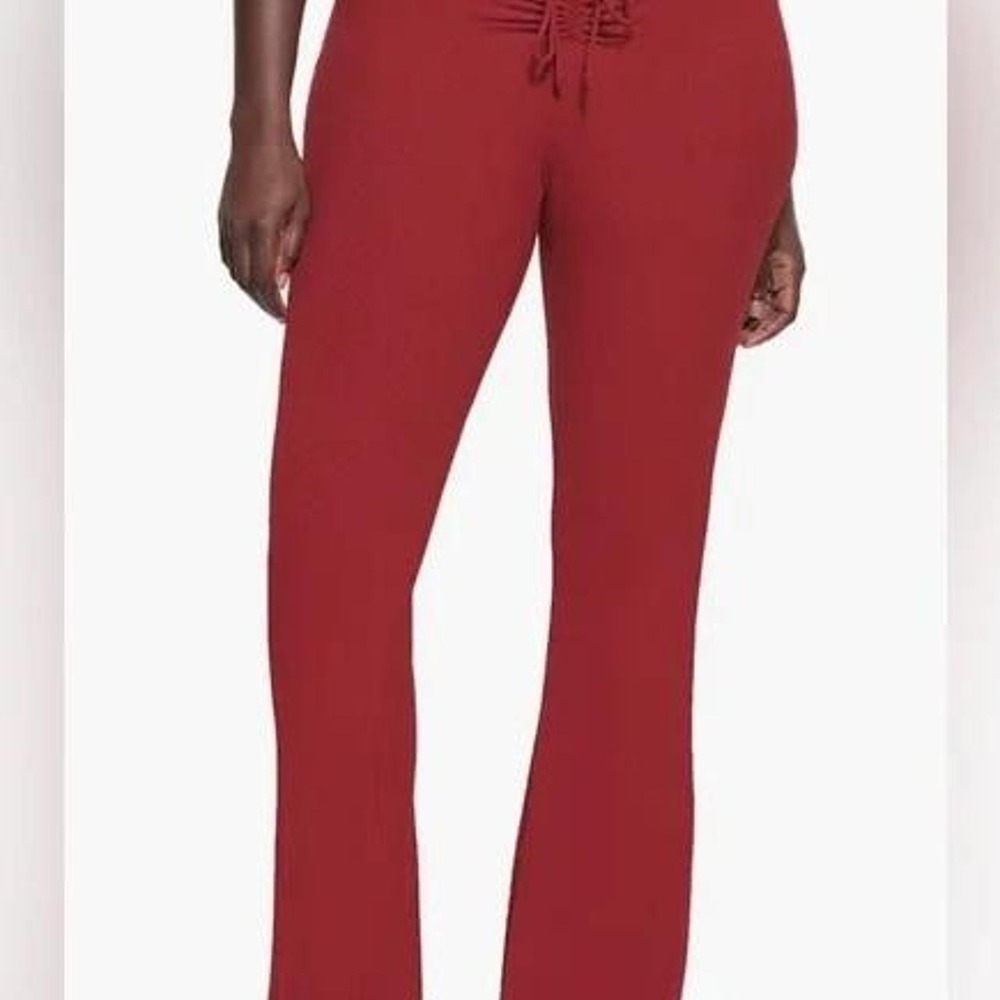 Skims soft lounge ruched pants in brick. Size XS NWT would also fit small.